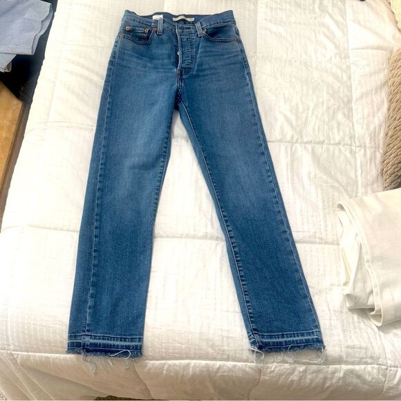 Levi’s Wedgie Straight Jeans Size 26 | Button Fly High Rise Raw Hem- EUC! - Picture 1 of 7